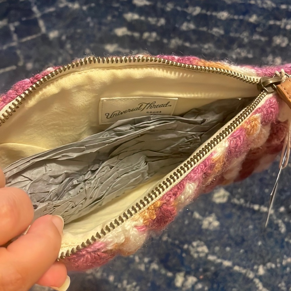 NWT Textured Clutch - Picture 4 of 4